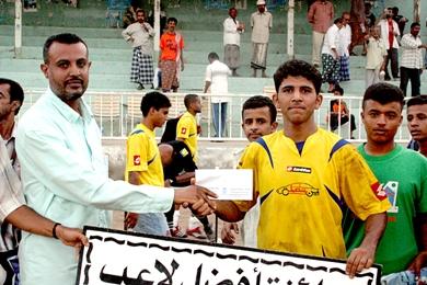 جائزة افضل لاعب أحمد الطيب جائزة افضل لاعب أحمد الطيب