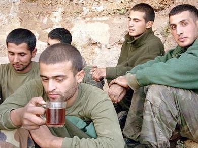 الجنود الأتراك المفرج عنهم