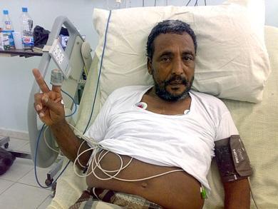 صورة من الارشيف ... للمناضل باعوم في غرفة الانعاش صورة من الارشيف ... للمناضل باعوم في غرفة الانعاش