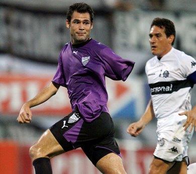 لاعب الباراغواي خوليو غونزاليس فيريرا بذراع واحدة لاعب الباراغواي خوليو غونزاليس فيريرا بذراع واحدة