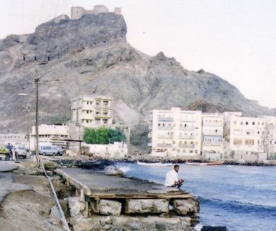 بقايا الطريق وآثار الجسر القديم في صيرة بقايا الطريق وآثار الجسر القديم في صيرة
