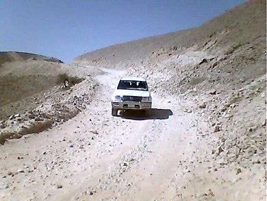 طريق بحاجة الى سفلتة طريق بحاجة الى سفلتة