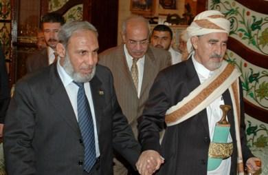 الشيخ عبدالله بن حسين مع محمود الزهار الشيخ عبدالله بن حسين مع محمود الزهار
