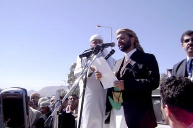 الشيخ حميد عبدالله بن حسين الأحمر أثناء القاء كلمته الشيخ حميد عبدالله بن حسين الأحمر أثناء القاء كلمته