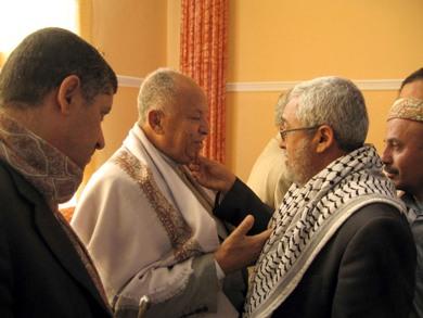 الحاج عبده سعيد هائل يتقبل العزاء الحاج عبده سعيد هائل يتقبل العزاء