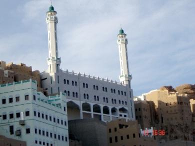 جامع الهجرين الخرساني يفسد جمال العمارة الطينية جامع الهجرين الخرساني يفسد جمال العمارة الطينية