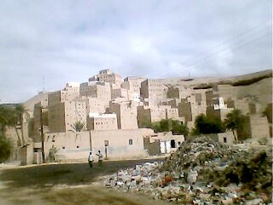 الحوطة الجميلة أمامها أكوام من القمامة الحوطة الجميلة أمامها أكوام من القمامة
