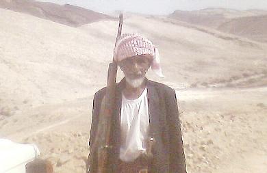 ابو زيد يحمل بندقية ابو زيد يحمل بندقية