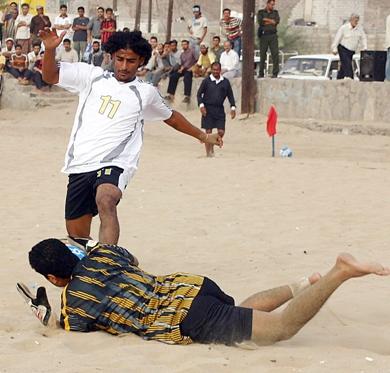 لقطة من المباراة لقطة من المباراة