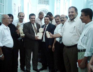 فرحة عامرة للمسؤولين في المحافظة ومديرية صيره والآثار بعودة التماثيل فرحة عامرة للمسؤولين في المحافظة ومديرية صيره والآثار بعودة التماثيل