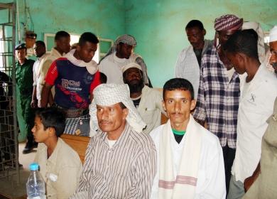 الطفل عميد ابن المجني عليها خديجة حاضرا جلسة المحاكمة الطفل عميد ابن المجني عليها خديجة حاضرا جلسة المحاكمة