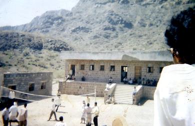 الأنشطة المدرسية غائبة الأنشطة المدرسية غائبة