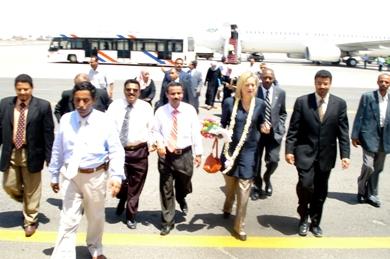 أثناء استقبال السيدة سيجرد في مطار عدن الدولي أثناء استقبال السيدة سيجرد في مطار عدن الدولي
