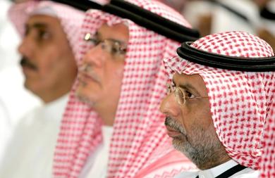 رجل الأعمال م. عبدالله بقشان (يمين) وإلى جواره اثنان من رجال الأعمال السعوديين رجل الأعمال م. عبدالله بقشان (يمين) وإلى جواره اثنان من رجال الأعمال السعوديين
