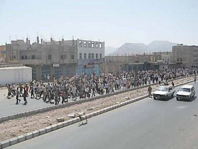 متظاهرون في الحبيلين أمس متظاهرون في الحبيلين أمس