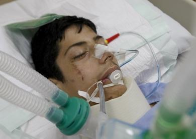 احمد علي الساحلي في غرفة العناية المركزة