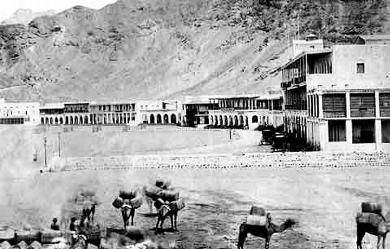 صورة للساحل الهلالي في التواهي أخذت عام 1880م ولم تكن بناية لوك توماس قد شيدت بعد صورة للساحل الهلالي في التواهي أخذت عام 1880م ولم تكن بناية لوك توماس قد شيدت بعد