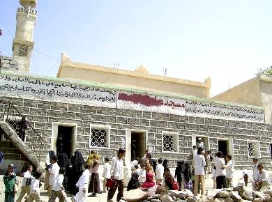 المدرسة من الخارج المدرسة من الخارج