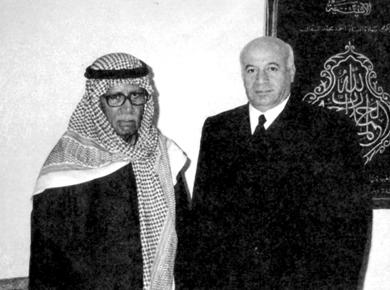الشاعر أحمد السقاف مع د.أحمد بكري عصلة مؤلف الكتاب الشاعر أحمد السقاف مع د.أحمد بكري عصلة مؤلف الكتاب