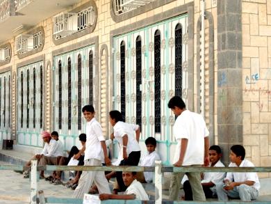 طلاب في حالة استنفار قبل الامتحانات طلاب في حالة استنفار قبل الامتحانات