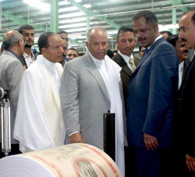 أثناء افتتاحه مصنع الأكياس البلاستيكية التابع للمجموعة أثناء افتتاحه مصنع الأكياس البلاستيكية التابع للمجموعة