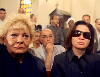 الفنانتان نادية لطفي وإلهام شاهين حضرتا لتوديع شاهين الفنانتان نادية لطفي وإلهام شاهين حضرتا لتوديع شاهين