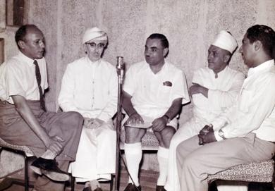 صورة من الارشيف في استوديو اذاعة عدن عند تأسيسها ويظهر من اليسار الاستاذ محمد علي باشراحيل ومنصب عدن العيدروس وتوفيق ايراني (مدير الاذاعة) والشيخ علي محمدباحميش والاستاذ محمد سعيد الحصيني صورة من الارشيف في استوديو اذاعة عدن عند تأسيسها ويظهر من اليسار الاستاذ محمد علي باشراحيل ومنصب عدن العيدروس وتوفيق ايراني (مدير الاذاعة) والشيخ علي محمدباحميش والاستاذ محمد سعيد الحصيني