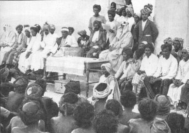 صورة لأحد اجتماعات الصلح والسلام مع القبائل صورة لأحد اجتماعات الصلح والسلام مع القبائل