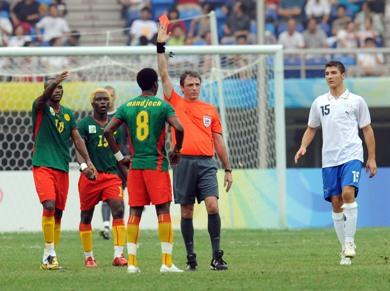 غياب اللاعب الكاميروني ماندجيك سيؤثر على منتخب بلاده غياب اللاعب الكاميروني ماندجيك سيؤثر على منتخب بلاده