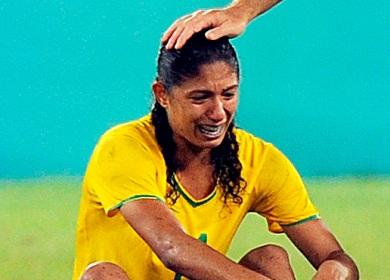 مهاجمة منتخب البرازيل كرستيان تبكي حزننا وألما على ضياع حلم التتويج بالذهب مهاجمة منتخب البرازيل كرستيان تبكي حزننا وألما على ضياع حلم التتويج بالذهب