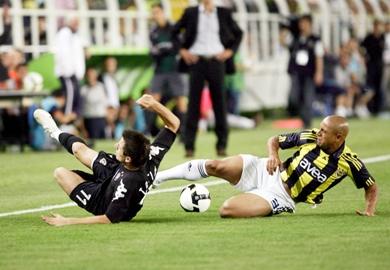 روبيرتو كارلوس يتألق مع فنربخشه روبيرتو كارلوس يتألق مع فنربخشه