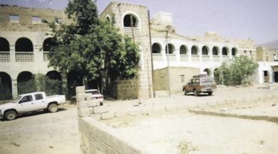 مبنى مكون من طابقين، الأول يحوي محكمة لودر والثاني يحوي مكتب مدير المديرية والإدارة المالية مبنى مكون من طابقين، الأول يحوي محكمة لودر والثاني يحوي مكتب مدير المديرية والإدارة المالية