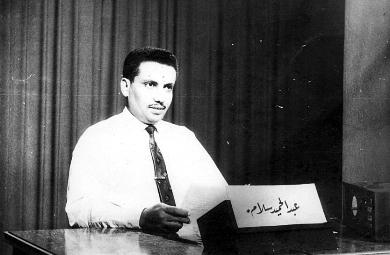 عبد الحميد سلام مقدما نشرة الأخبار عبد الحميد سلام مقدما نشرة الأخبار