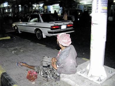 وللرصيف عشاقه في تعز