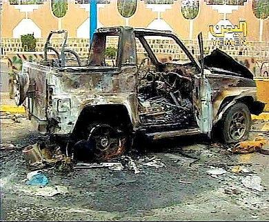صورة بثتها الفضائية اليمنية لإحدى السيارات المحترقة صورة بثتها الفضائية اليمنية لإحدى السيارات المحترقة