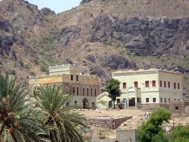 صور مختلفة لقصر السلطان الحوشبي فيصل بن سرور صور مختلفة لقصر السلطان الحوشبي فيصل بن سرور