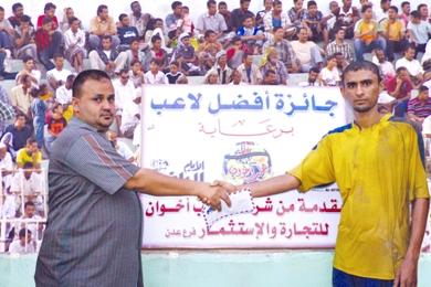 لاعب الشعلة سامر حسن نال جائزة أفضل لاعب لاعب الشعلة سامر حسن نال جائزة أفضل لاعب