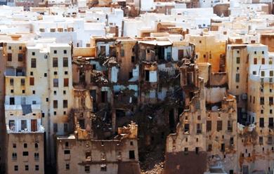 صورة توضح الأضرار التي لحقت بمنازل مدينة شبام من جراء السيول المتدفقة أمس صورة توضح الأضرار التي لحقت بمنازل مدينة شبام من جراء السيول المتدفقة أمس