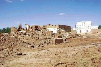 مجموعة منازل أضحت أكواما بدار الراك مجموعة منازل أضحت أكواما بدار الراك