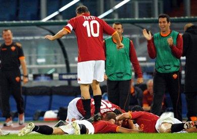 فرحة لاعبي روما فرحة لاعبي روما