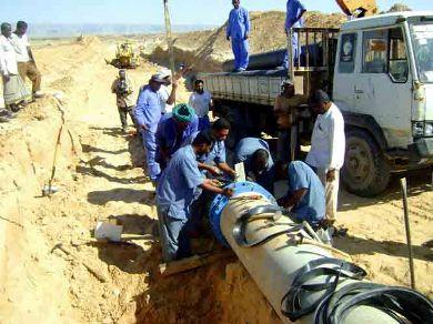 تركيب أنابيب مياه في الخط الرئيس لحقول النقعة بمديرية غيل باوزير تركيب أنابيب مياه في الخط الرئيس لحقول النقعة بمديرية غيل باوزير