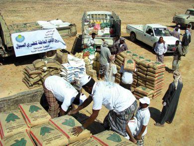 إغاثة البادية من مواد بناء وغذاء للهضبة أمس الأول إغاثة البادية من مواد بناء وغذاء للهضبة أمس الأول