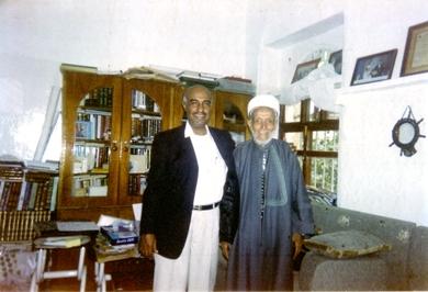 صورة تجمع د. رابضة بالأستاذ الجليل المؤرخ القاضي إسماعيل بن علي الأكوع طيب الله ثراه في منزله بصنعاء في أغسطس2007 صورة تجمع د. رابضة بالأستاذ الجليل المؤرخ القاضي إسماعيل بن علي الأكوع طيب الله ثراه في منزله بصنعاء في أغسطس2007