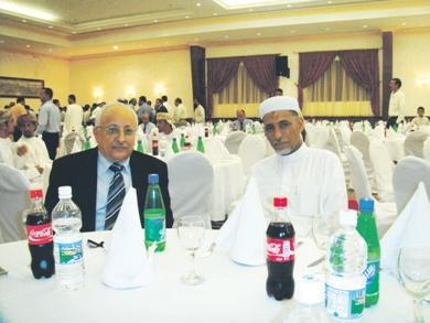 الشيخ محمد المنصب والزميل تمام باشراحيل في الحفل مساء أمس الشيخ محمد المنصب والزميل تمام باشراحيل في الحفل مساء أمس