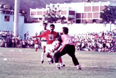 شرف محفوظ كان أحد النجوم الكبار في مواجهات الفريقين شرف محفوظ كان أحد النجوم الكبار في مواجهات الفريقين