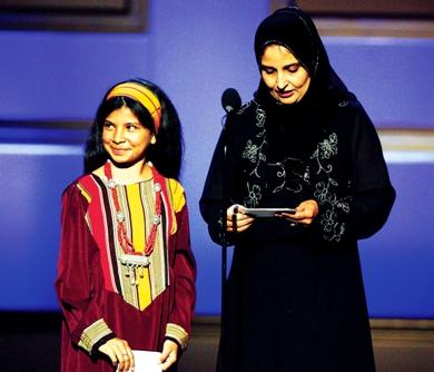 المحامية شذى ناصر أثناء منح نجود جائزة امرأة العام في نيويورك المحامية شذى ناصر أثناء منح نجود جائزة امرأة العام في نيويورك