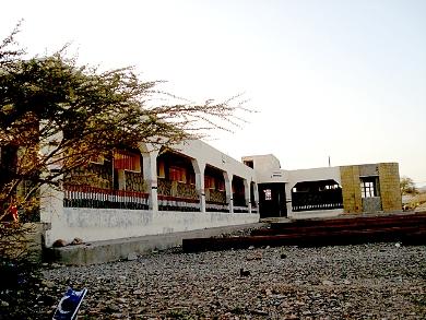 مدرسة القادسية بعقان من دون سور مدرسة القادسية بعقان من دون سور
