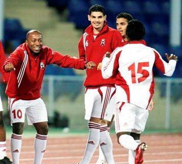 الإماراتي اسماعيل الحمادي يهدي الهدف الثاني لزميله اسماعيل مطر الإماراتي اسماعيل الحمادي يهدي الهدف الثاني لزميله اسماعيل مطر