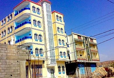 هذه العمارة تحيط بها البيارات من جميع الجهات هذه العمارة تحيط بها البيارات من جميع الجهات