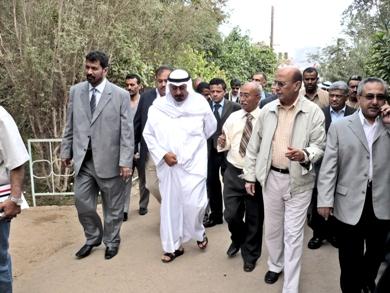 الوفد الكويتي الضيف أثناء زيارة صهاريج عدن